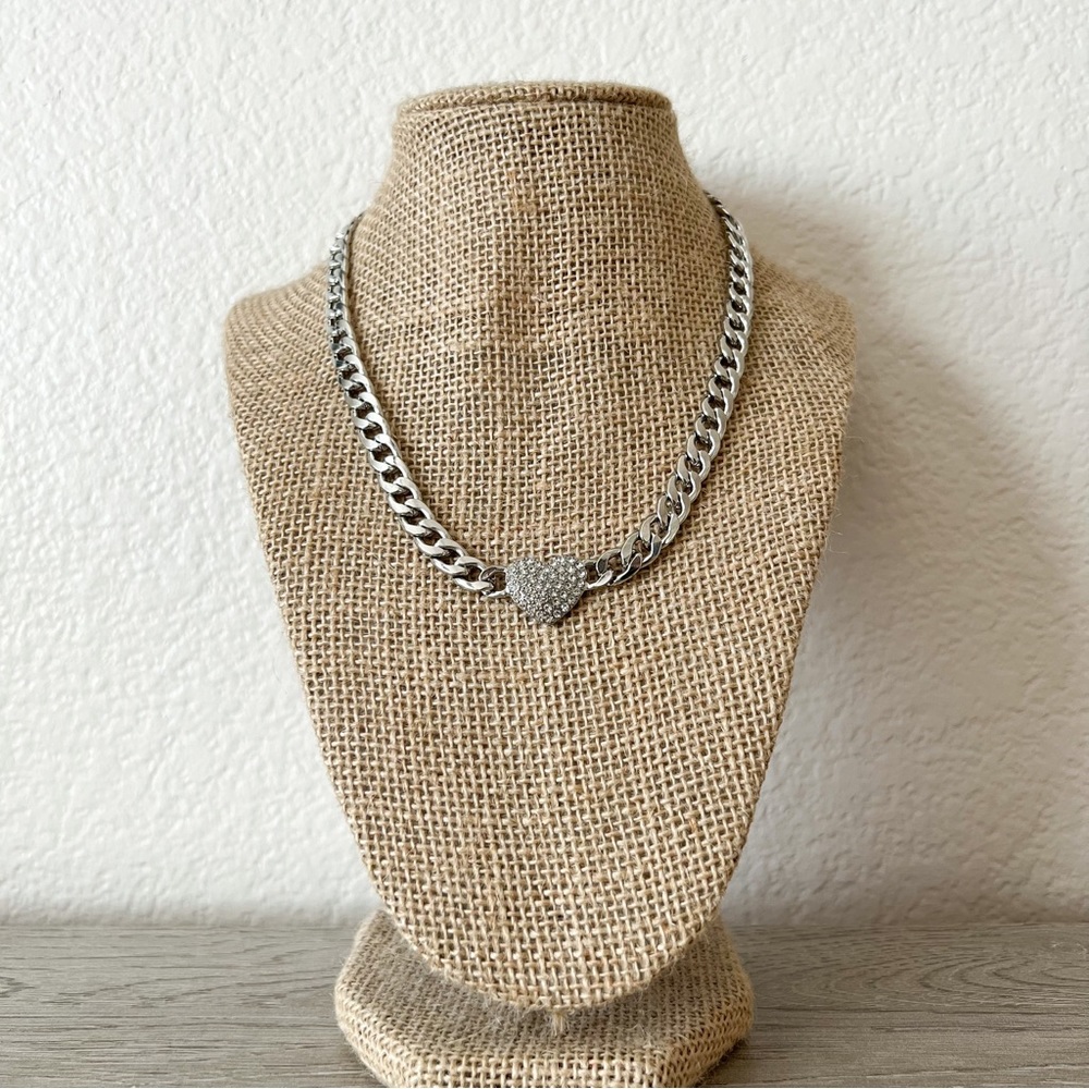 NEW | chain choker necklace with rhinestone heart